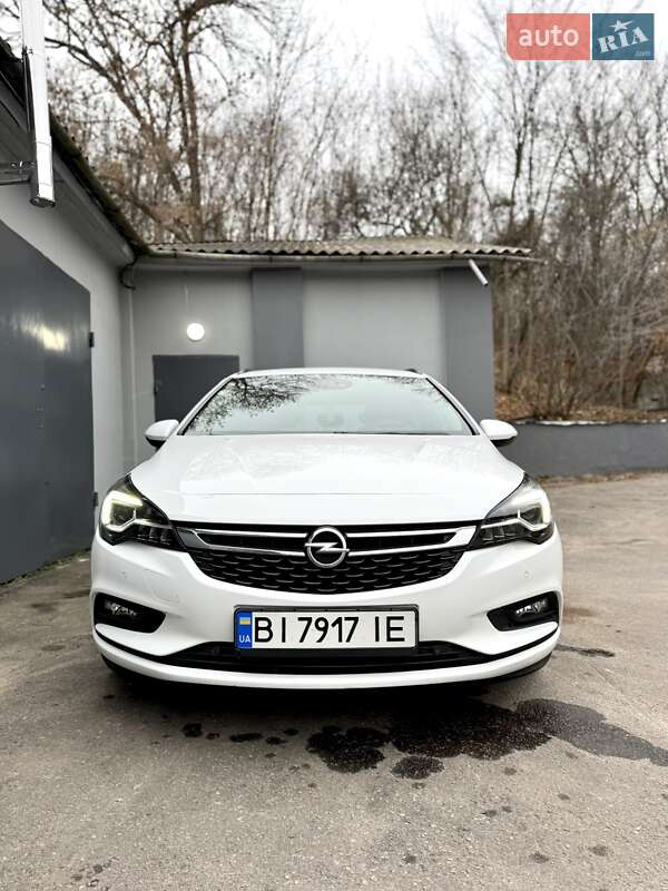 Універсал Opel Astra 2018 в Полтаві