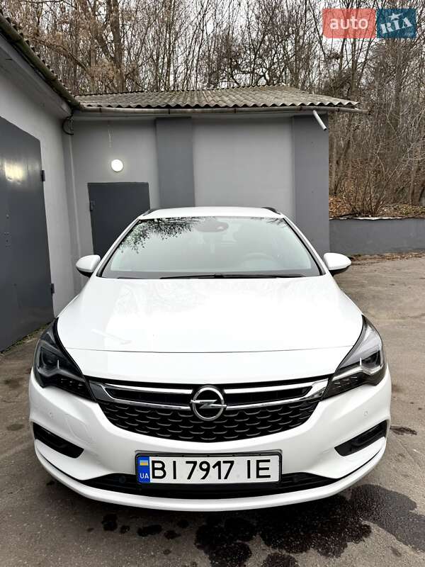 Універсал Opel Astra 2018 в Полтаві