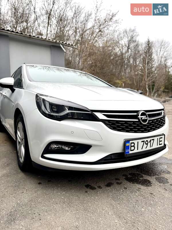 Універсал Opel Astra 2018 в Полтаві