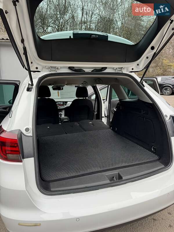 Універсал Opel Astra 2018 в Полтаві