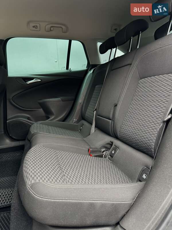 Універсал Opel Astra 2018 в Полтаві