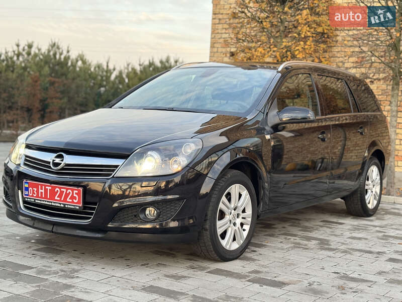Універсал Opel Astra 2009 в Луцьку