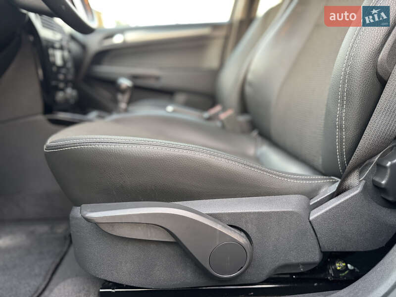 Універсал Opel Astra 2009 в Луцьку