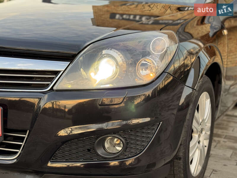 Універсал Opel Astra 2009 в Луцьку