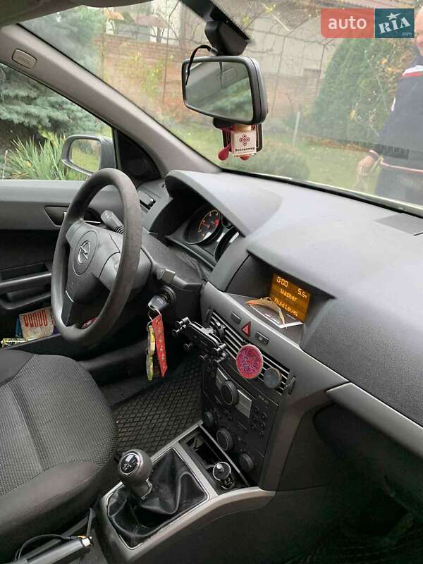 Хэтчбек Opel Astra 2004 в Луцке фото 5 Хэтчбек Opel Astra 2004 в Луцке