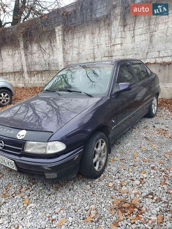 Седан Opel Astra 1994 в Дніпрі