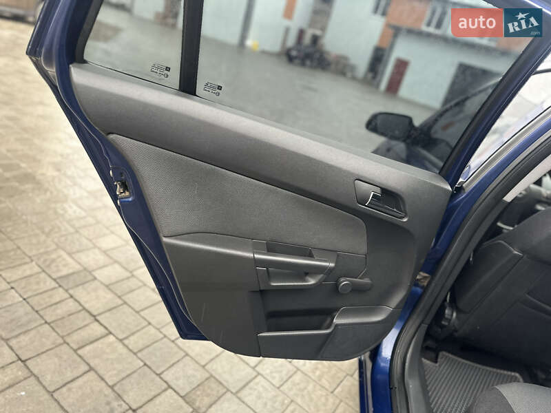 Универсал Opel Astra 2005 в Коломые