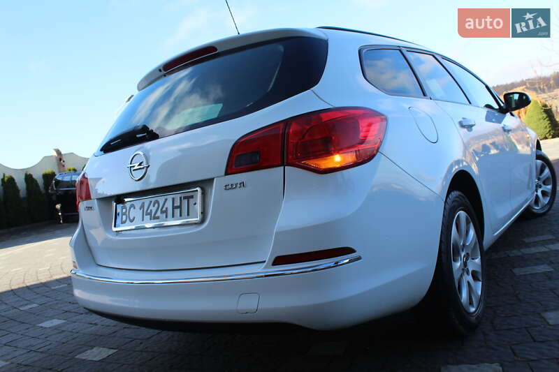 Універсал Opel Astra 2013 в Трускавці