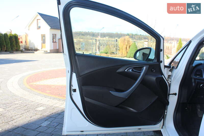 Універсал Opel Astra 2013 в Трускавці