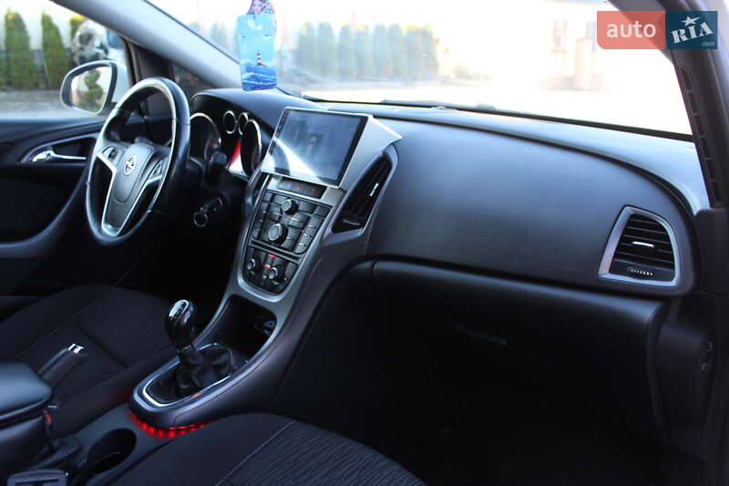 Універсал Opel Astra 2013 в Трускавці