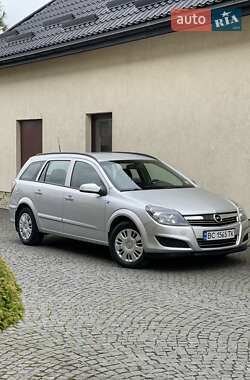 Универсал Opel Astra 2005 в Жовкве