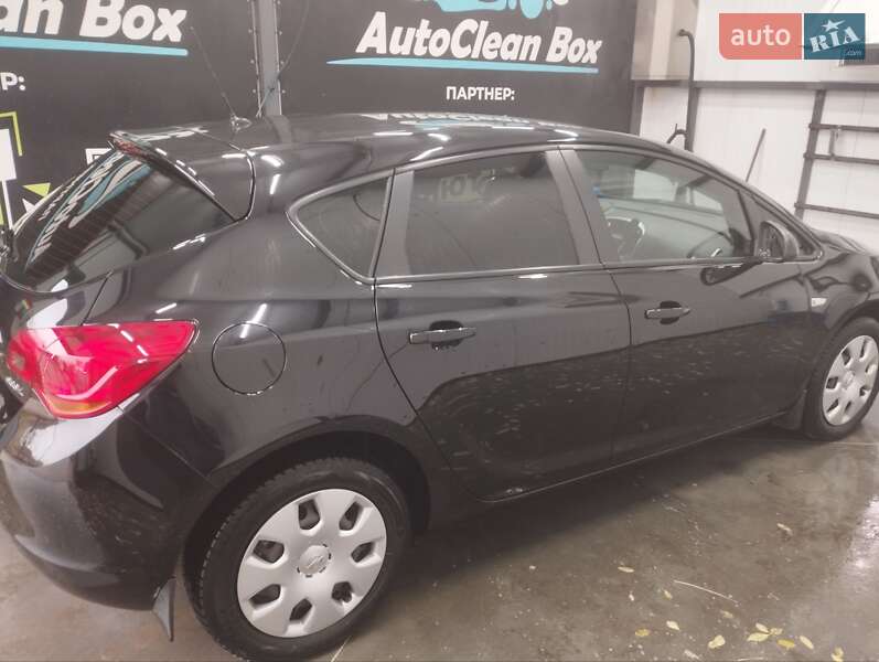 Хетчбек Opel Astra 2010 в Здолбуніві