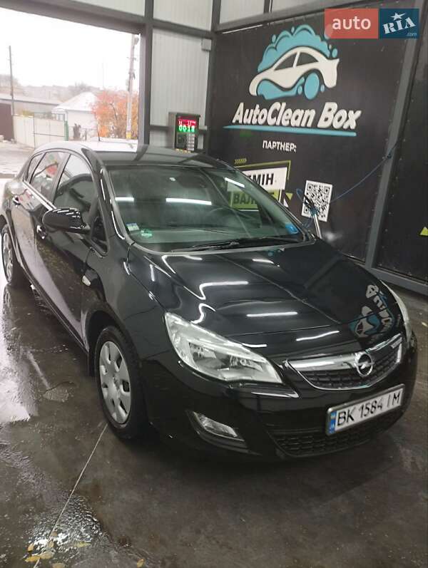Хетчбек Opel Astra 2010 в Здолбуніві