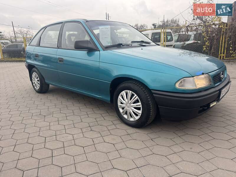 Хэтчбек Opel Astra 1994 в Львове