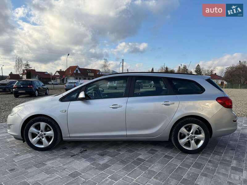 Універсал Opel Astra 2012 в Коломиї