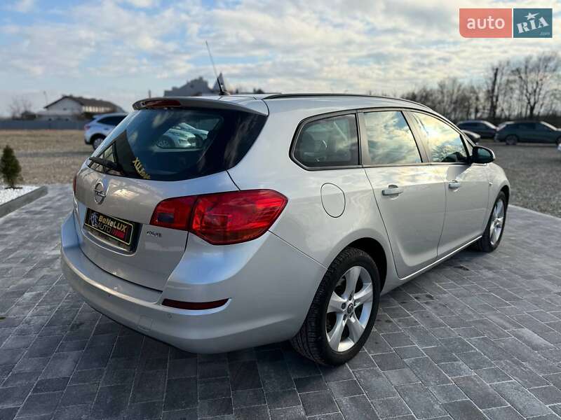 Універсал Opel Astra 2012 в Коломиї