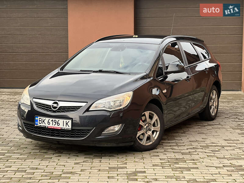 Универсал Opel Astra 2011 в Ровно