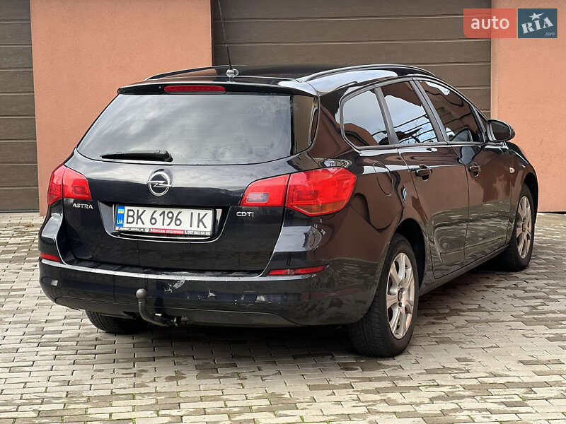 Универсал Opel Astra 2011 в Ровно