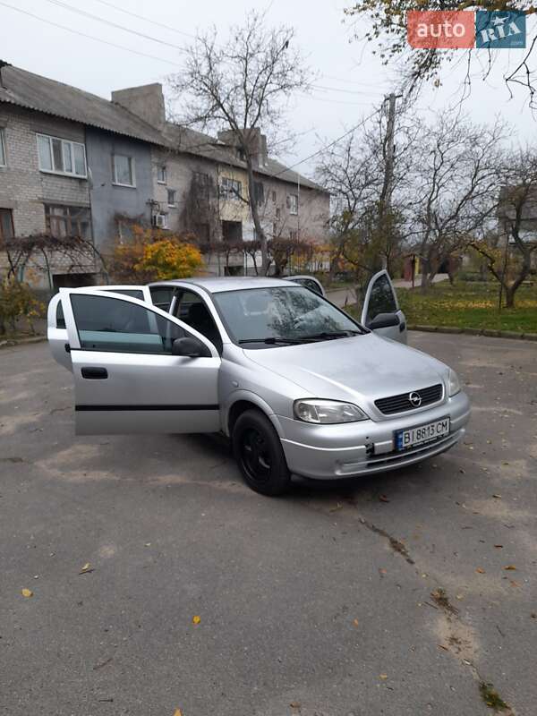 Седан Opel Astra 2005 в Вознесенске