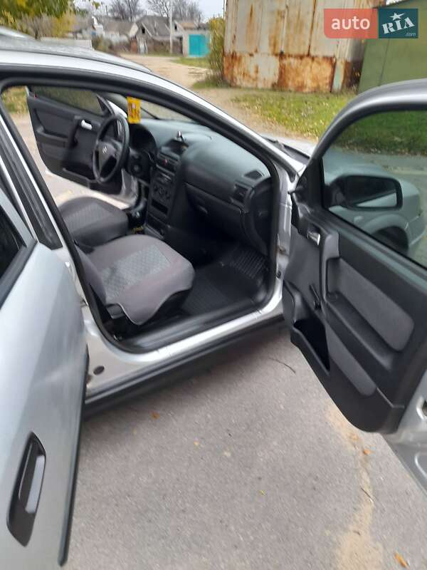 Седан Opel Astra 2005 в Вознесенске