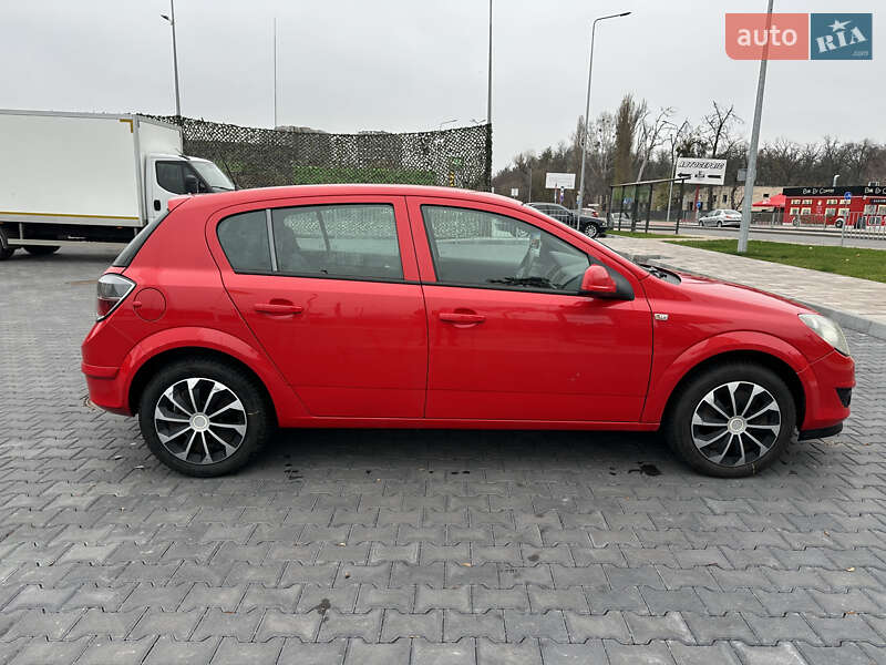 Хэтчбек Opel Astra 2012 в Ирпене