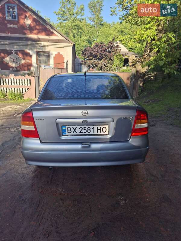 Седан Opel Astra 2003 в Нетешине