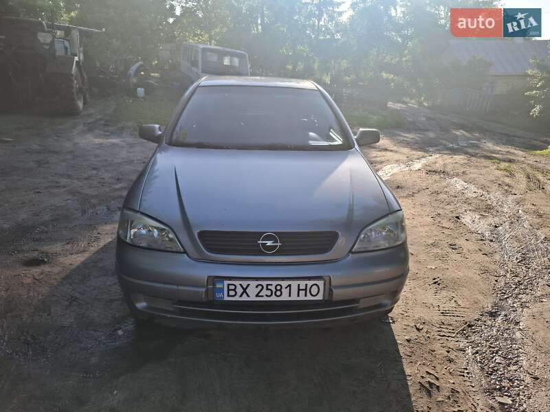 Седан Opel Astra 2003 в Нетешине
