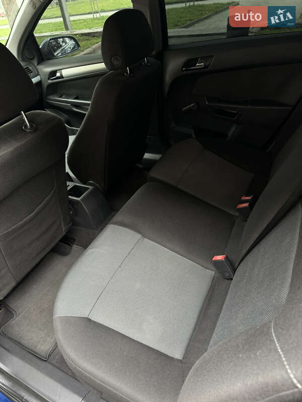 Универсал Opel Astra 2004 в Звягеле