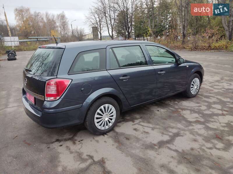Універсал Opel Astra 2010 в Луцьку