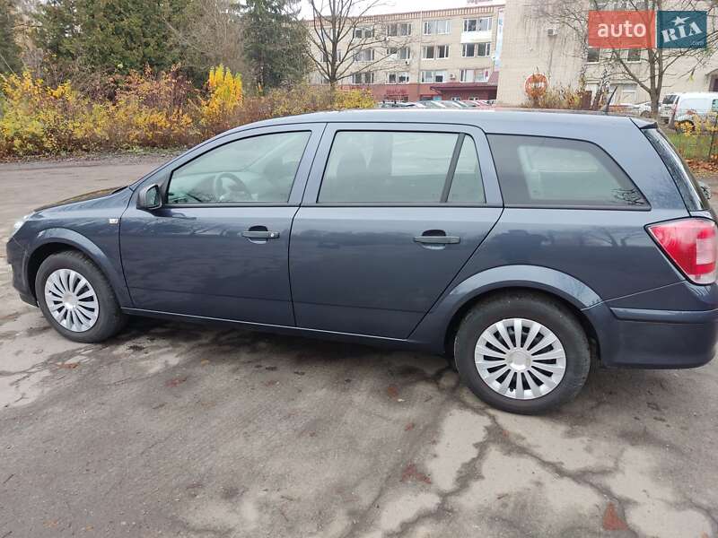 Універсал Opel Astra 2010 в Луцьку