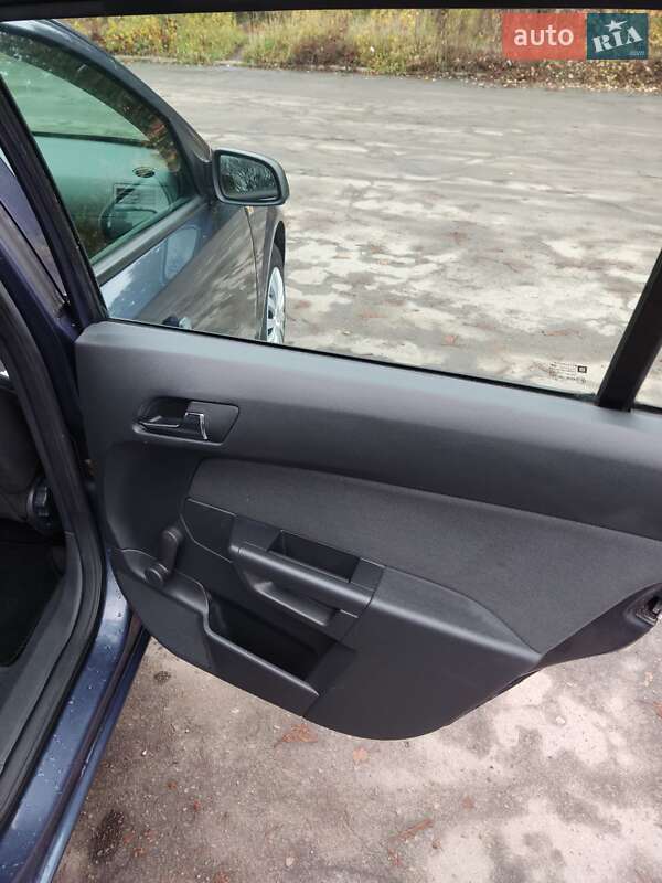 Універсал Opel Astra 2010 в Луцьку