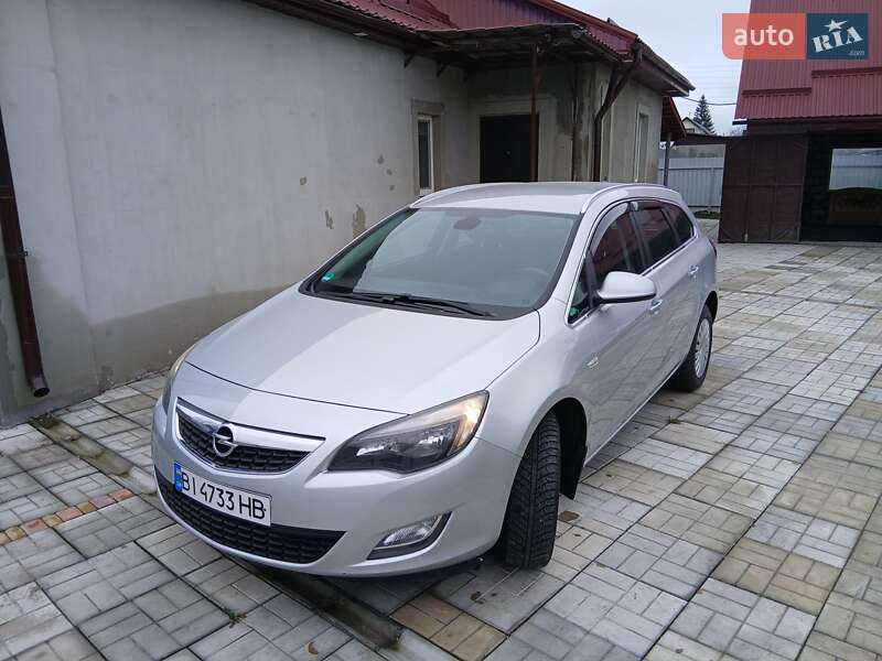Універсал Opel Astra 2011 в Миргороді
