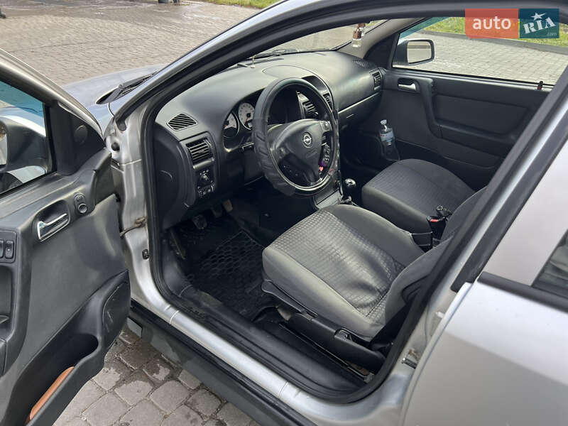 Седан Opel Astra 2003 в Львові