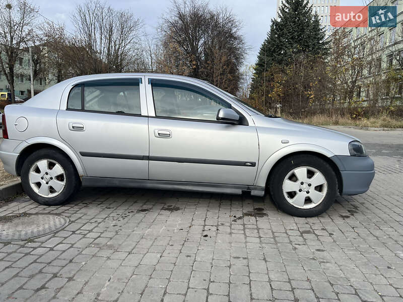 Седан Opel Astra 2003 в Львові