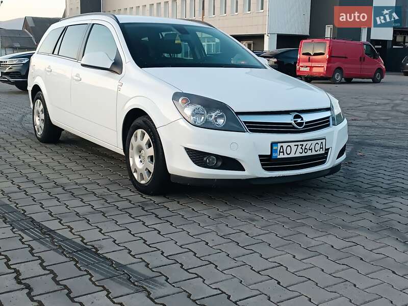 Універсал Opel Astra 2010 в Хусті фото 3 Універсал Opel Astra 2010 в Хусті