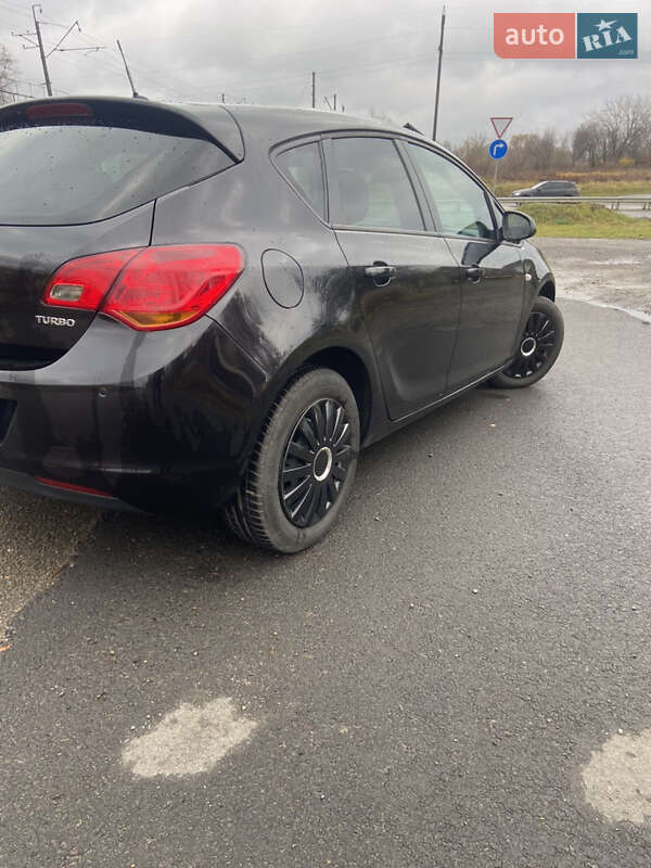 Хэтчбек Opel Astra 2011 в Стрые