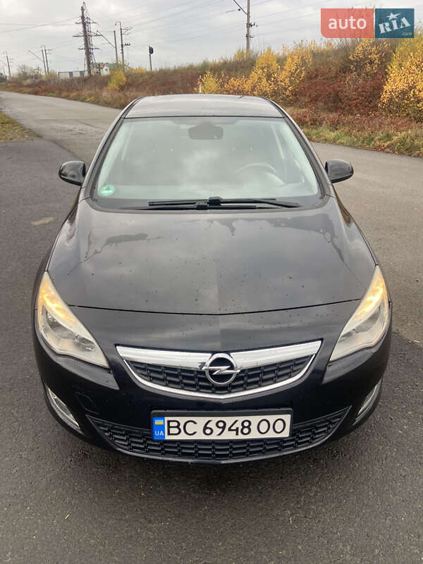 Хэтчбек Opel Astra 2011 в Стрые