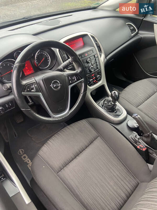 Хэтчбек Opel Astra 2011 в Стрые