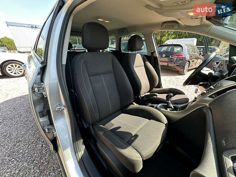 Универсал Opel Astra 2011 в Ровно