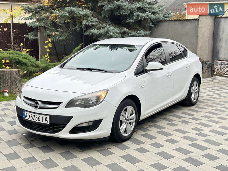 Седан Opel Astra 2017 в Мукачевому фото Седан Opel Astra 2017 в Мукачевому