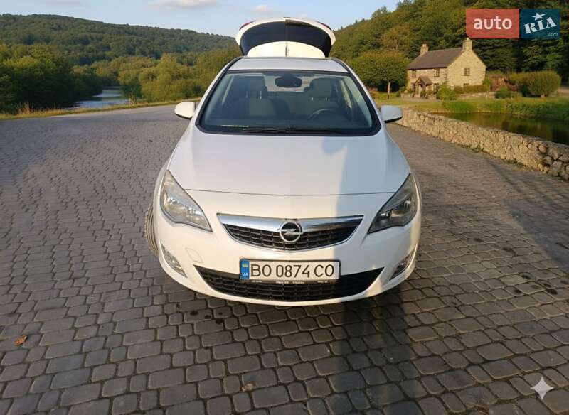 Універсал Opel Astra 2012 в Шумську