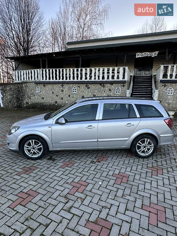 Универсал Opel Astra 2005 в Рожнове