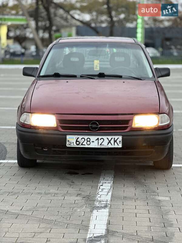 Седан Opel Astra 1993 в Одессе фото 3 Седан Opel Astra 1993 в Одессе