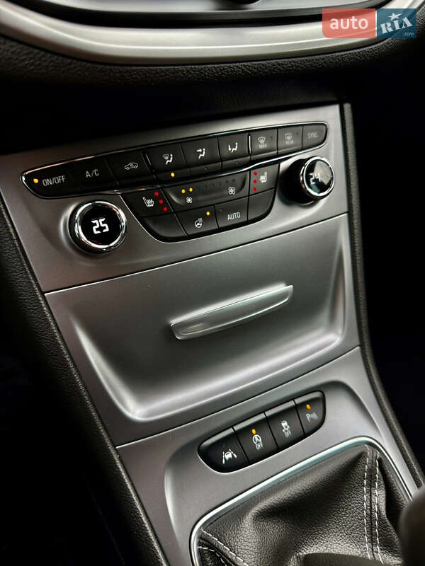 Універсал Opel Astra 2018 в Києві