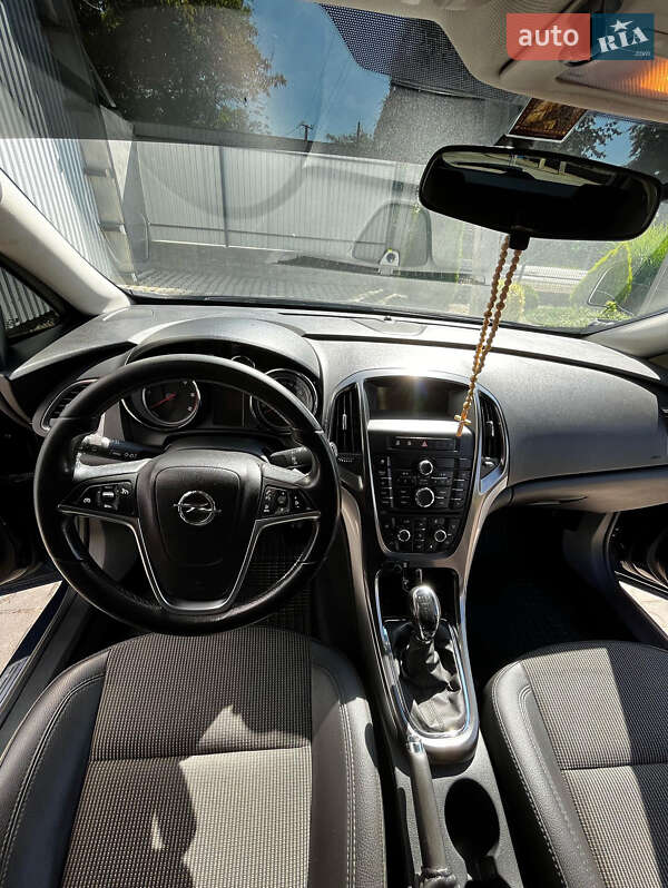 Универсал Opel Astra 2012 в Косове