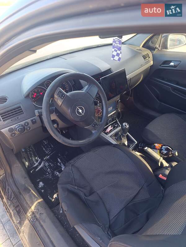 Хэтчбек Opel Astra 2005 в Ивано-Франковске