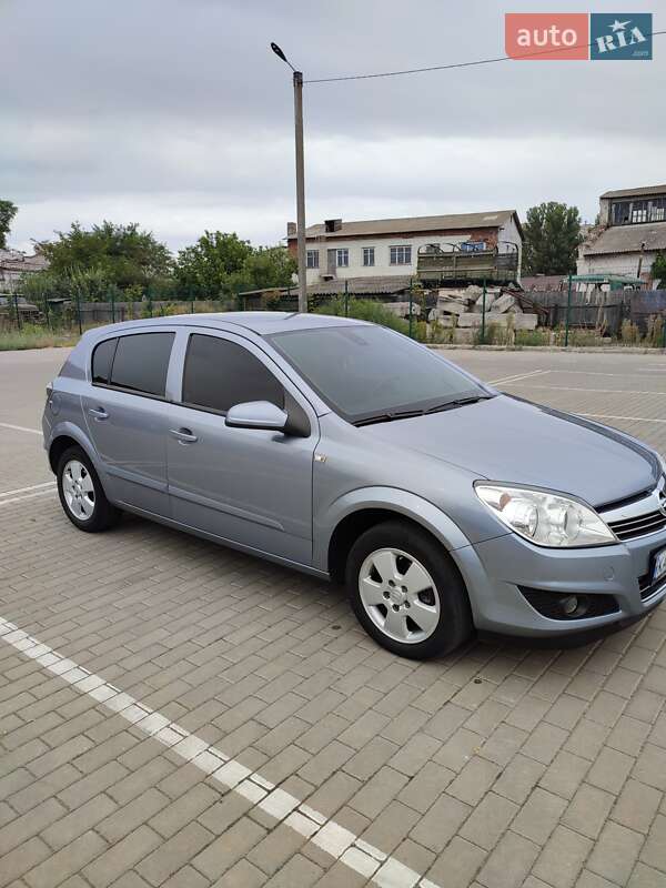 Хэтчбек Opel Astra 2008 в Ромнах фото 2 Хэтчбек Opel Astra 2008 в Ромнах