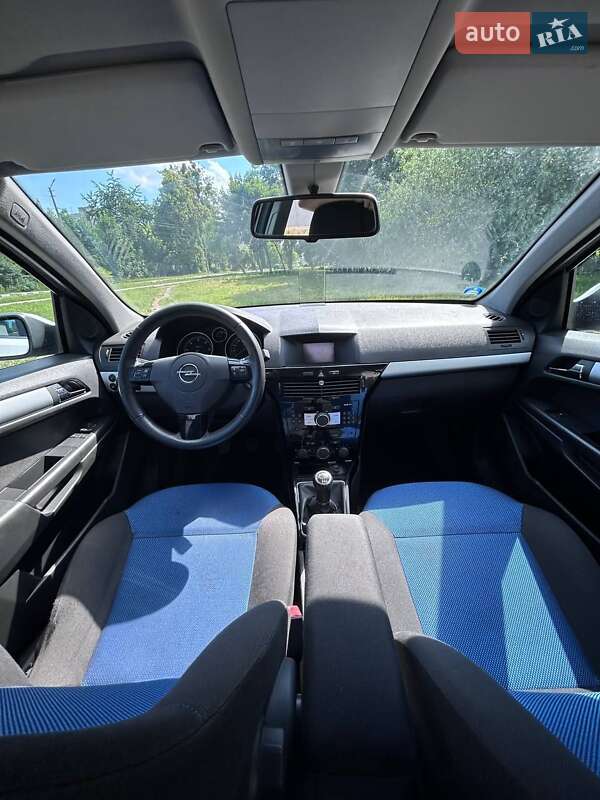 Универсал Opel Astra 2010 в Стрые