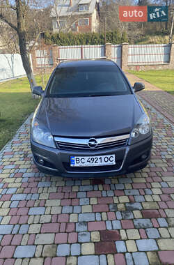 Хэтчбек Opel Astra 2012 в Львове