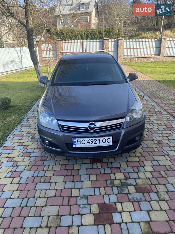 Opel Astra 2012 Opel Astra 2012